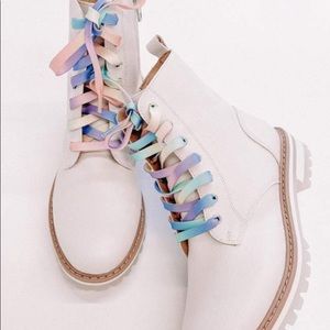 I love these boots! However my feet are too big.